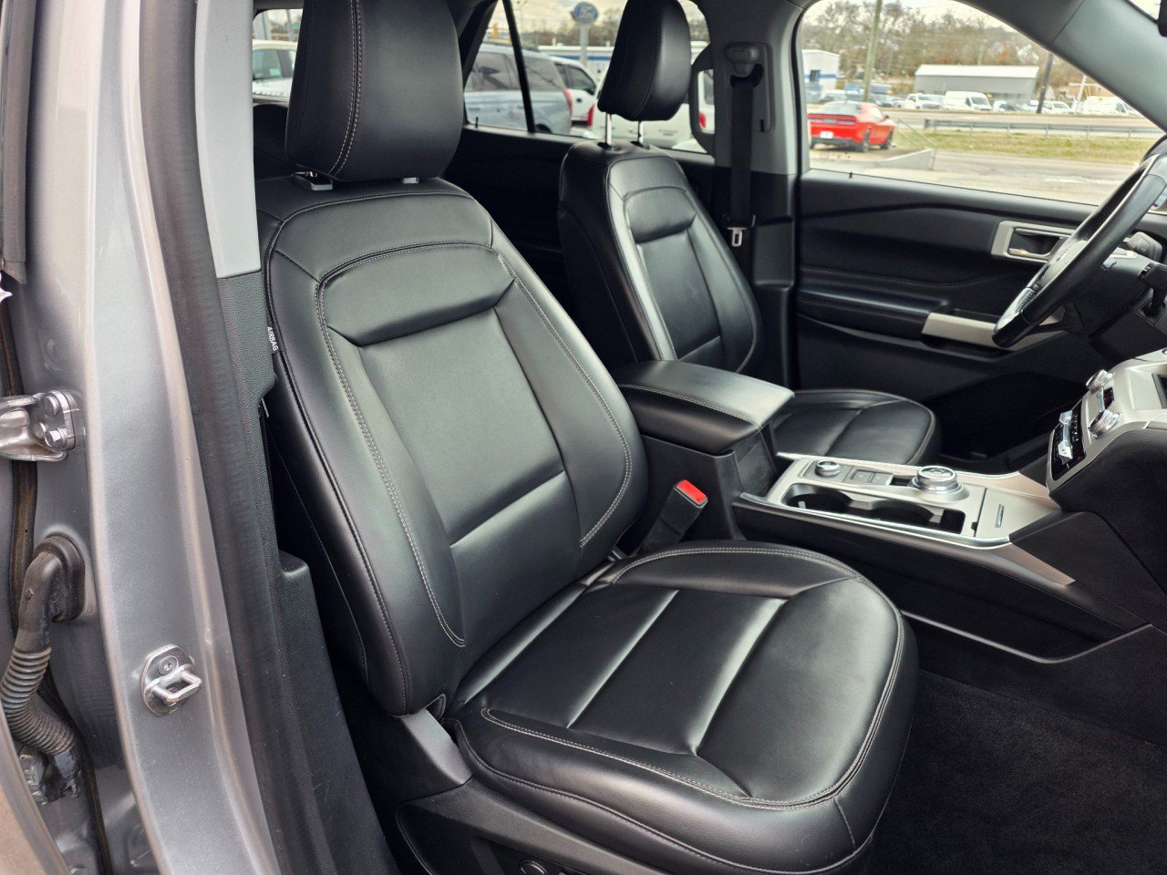 Used 2021 Ford Explorer XLT w/ Equipment Group 202A image 16