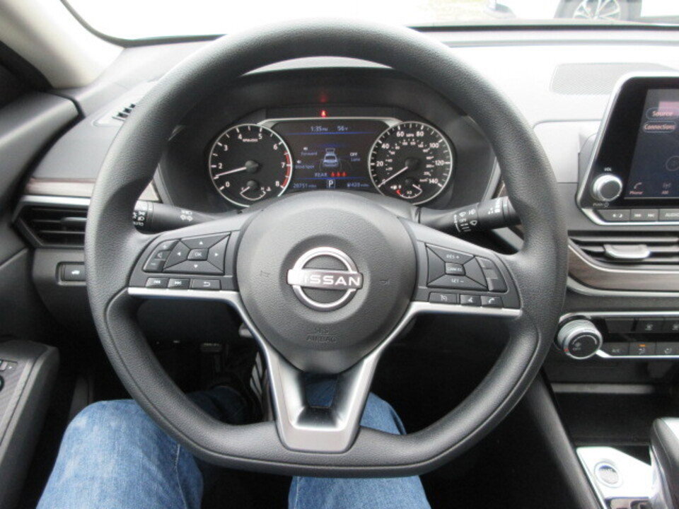 Used 2024 Nissan Altima 2.5 SV image 12