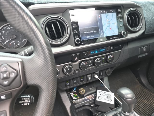 Used 2022 Toyota Tacoma TRD Off-Road w/ TRD Premium Off Road Package AWD/4WD image 10