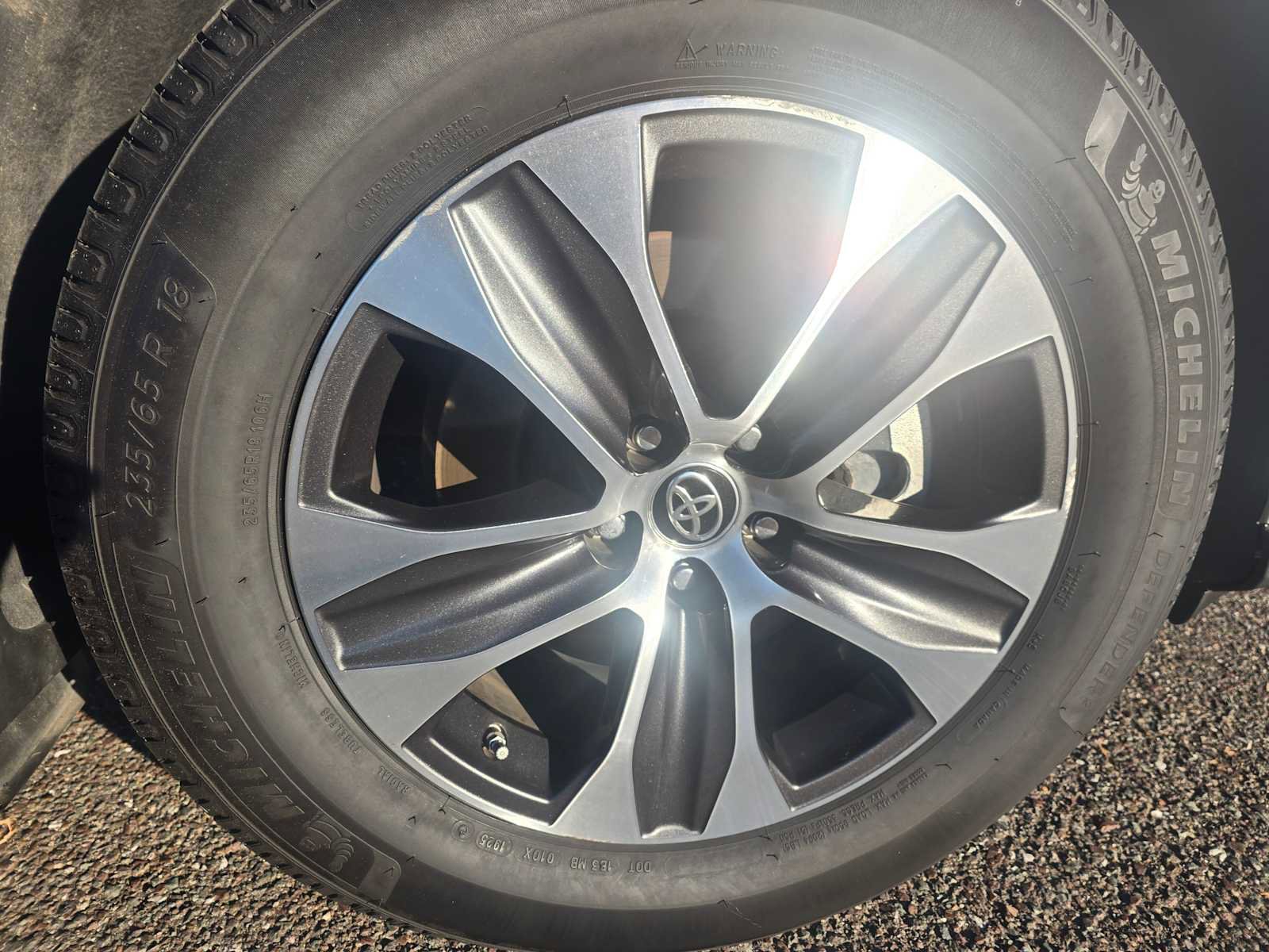 Used 2021 Toyota Highlander XLE image 9