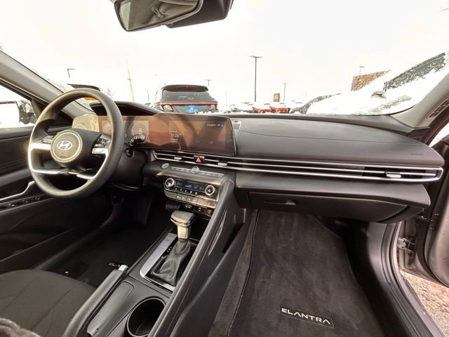 Used 2024 Hyundai Elantra SEL image 31