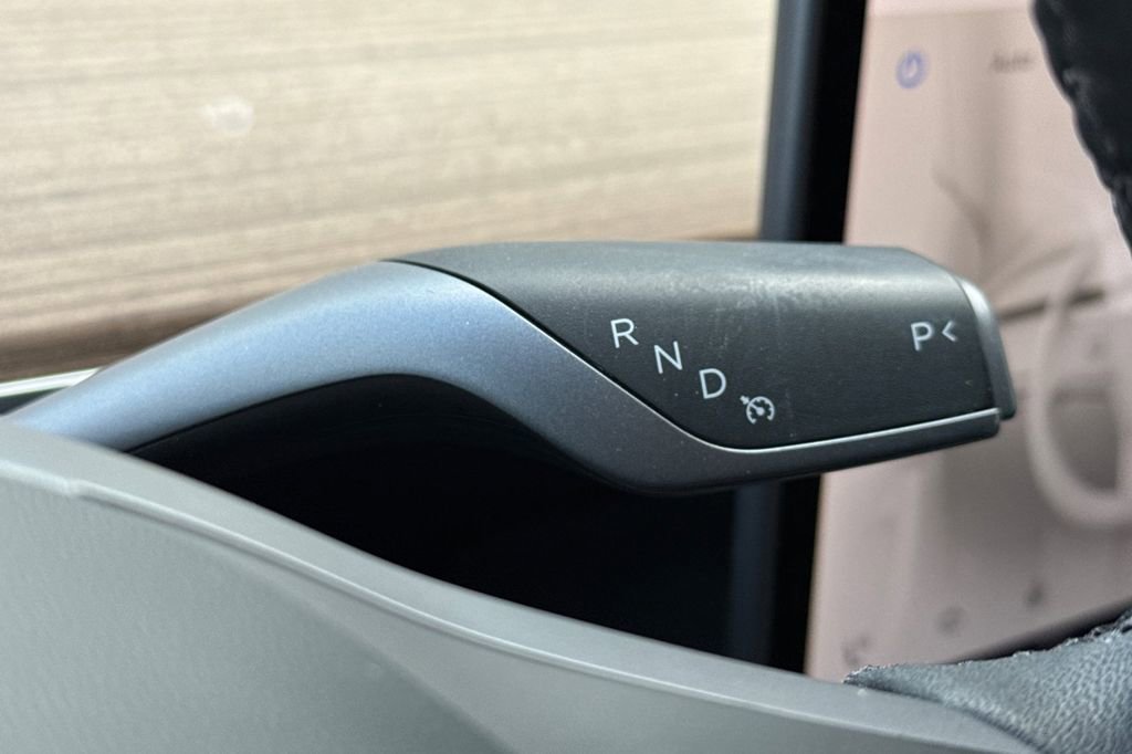 Used 2024 Tesla Model Y 2WD image 26