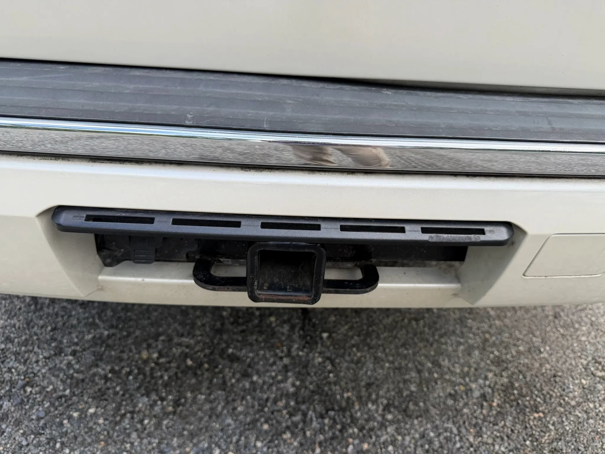Used 2015 Chevrolet Suburban LTZ RWD image 15