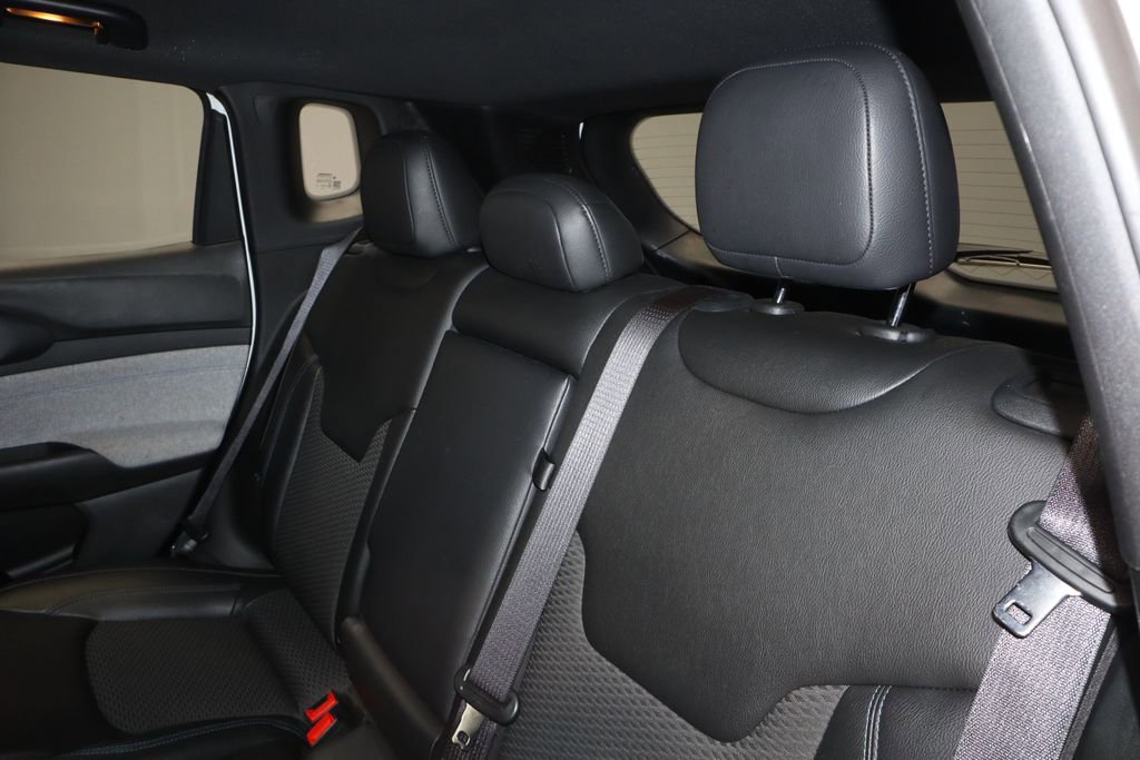 Used 2025 Jeep Compass Latitude AWD/4WD image 21