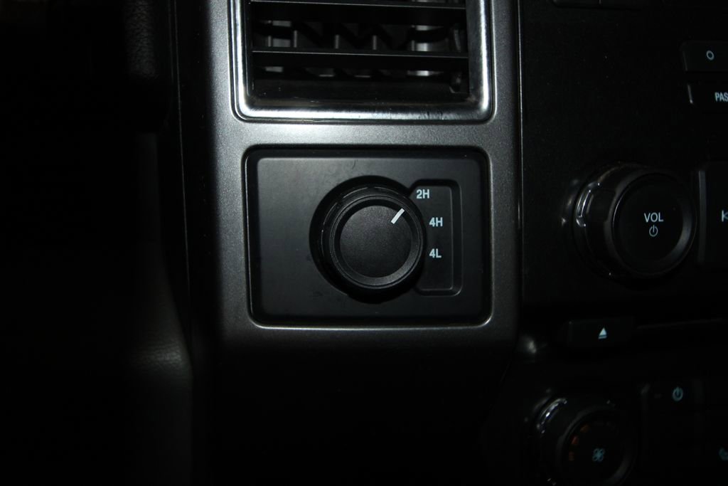 Used 2016 Ford F150 XLT image 12