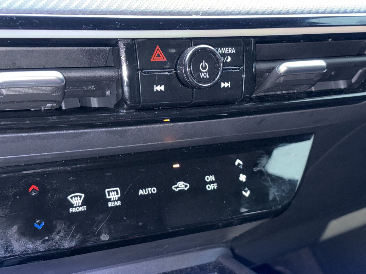 Used 2025 Nissan Kicks SR FWD image 5