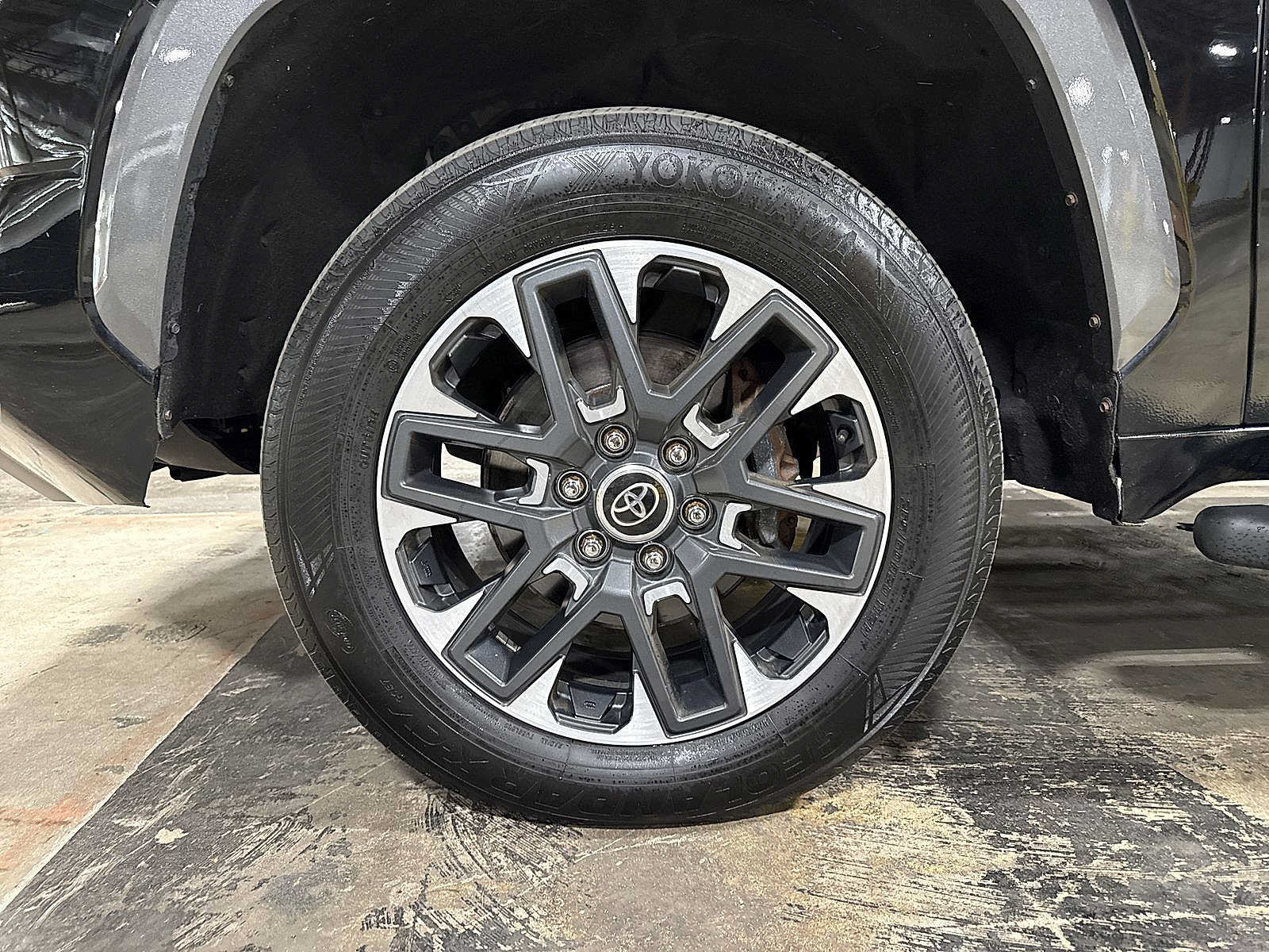 Used 2022 Toyota Tundra Limited w/ Power Package AWD/4WD image 10