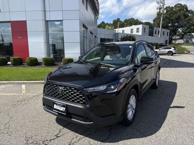Used 2023 Toyota Corolla Cross LE w/ Moonroof Package AWD/4WD image 4