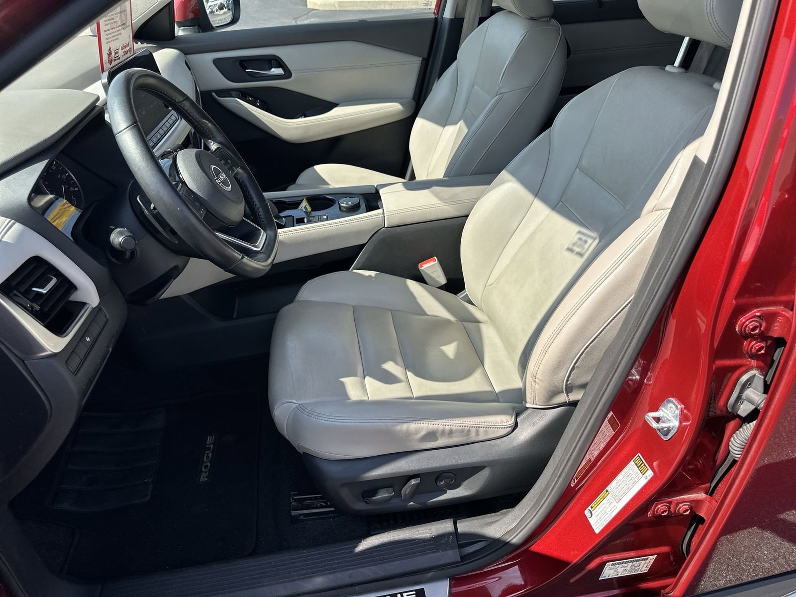 Used 2022 Nissan Rogue SL w/ SL Premium Package image 11