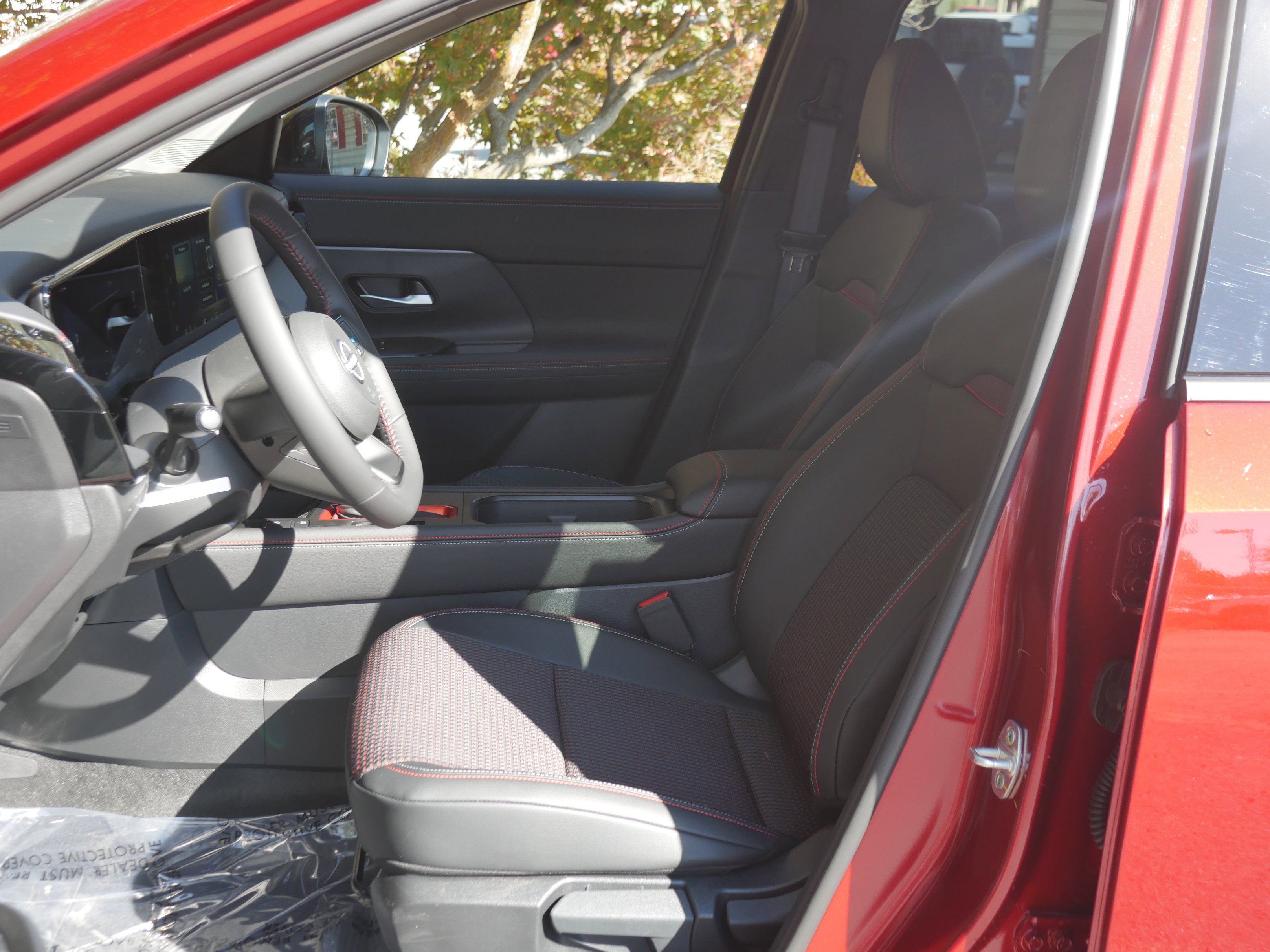 New 2026 Nissan Kicks SR w/ Cold Weather Package image 3