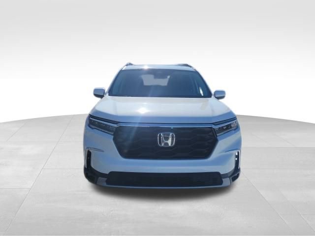 Certified 2025 Honda Pilot Touring image 8