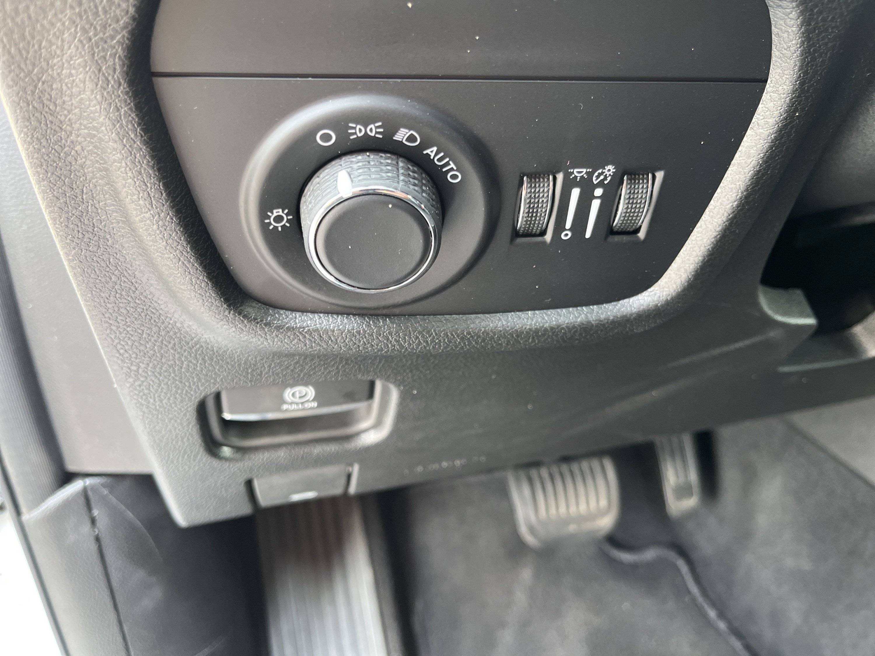 Used 2024 Jeep Grand Cherokee Altitude AWD/4WD image 19