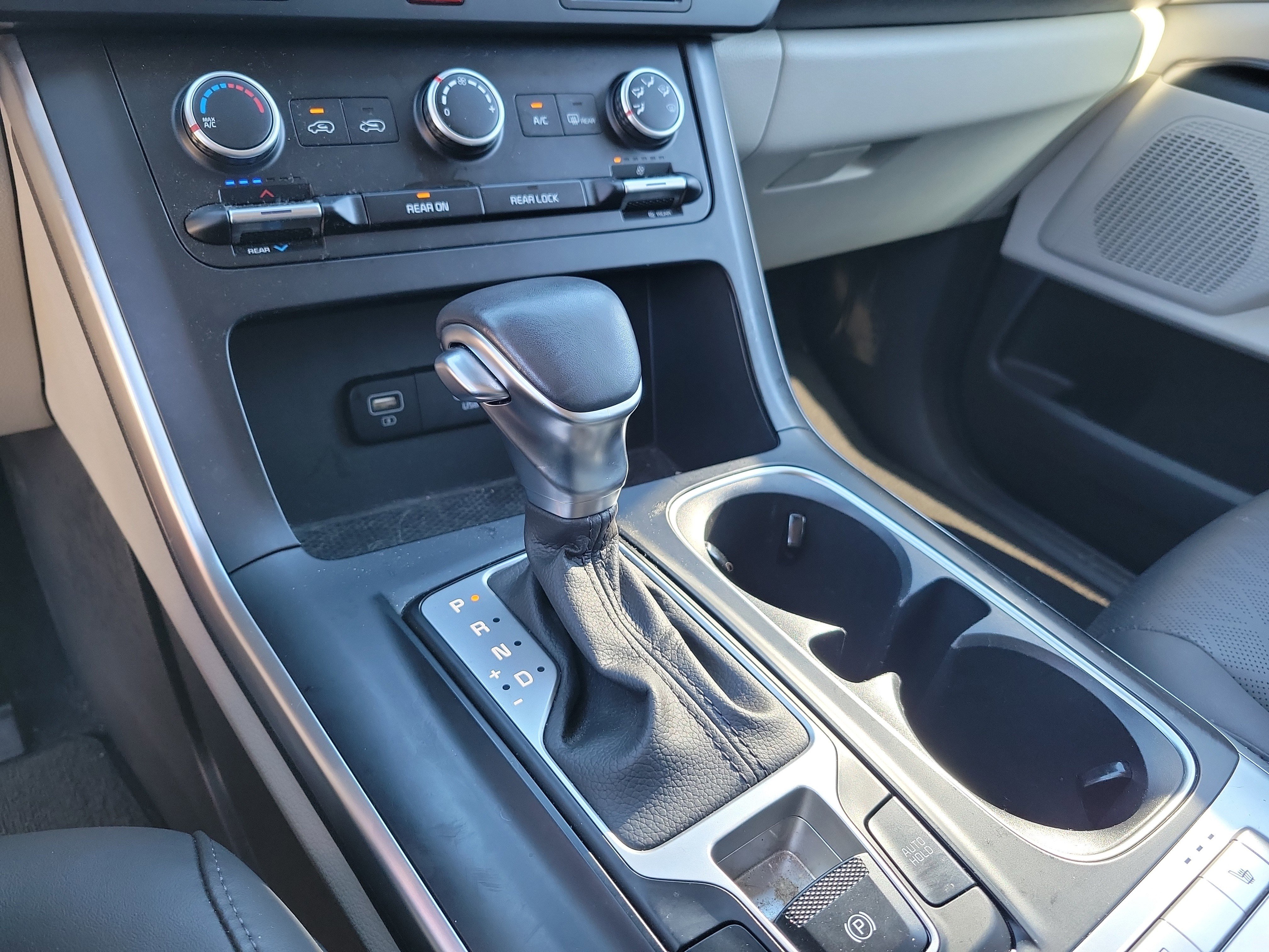 Used 2023 Kia Carnival LX image 15