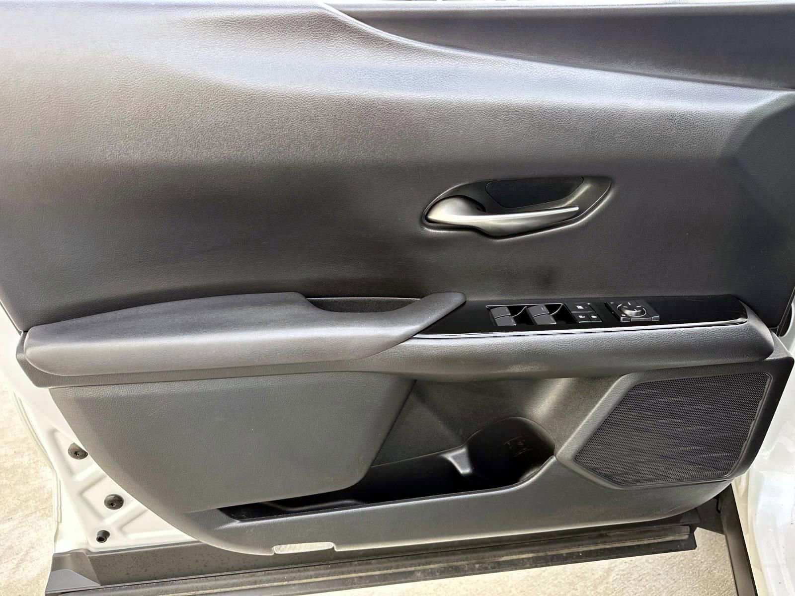 Used 2023 Lexus UX 250h AWD image 11