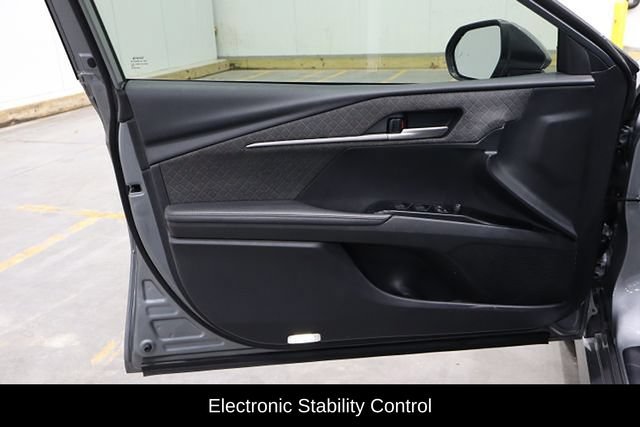 Used 2025 Toyota Camry XLE FWD image 14