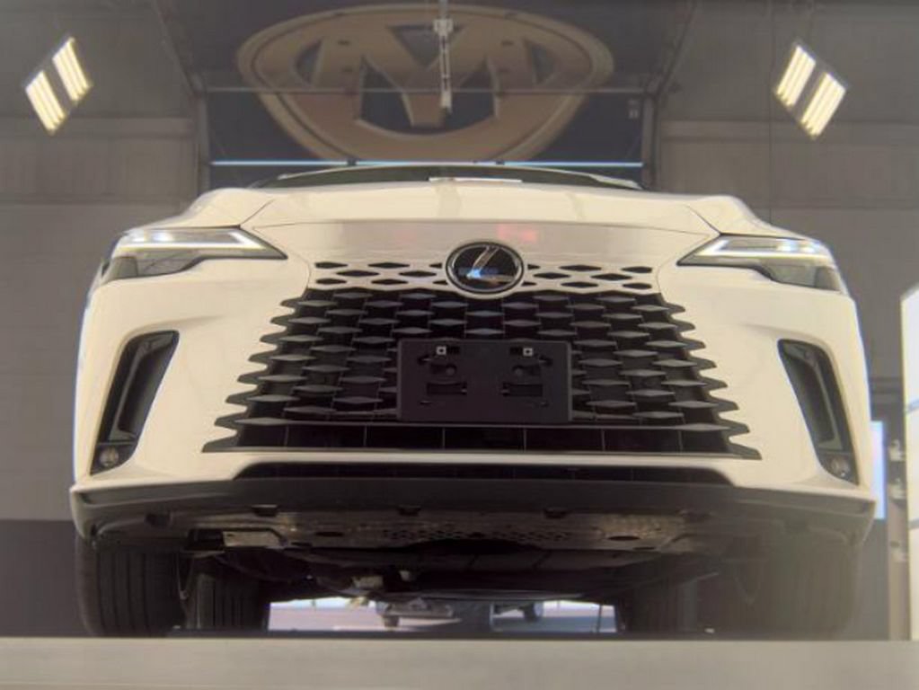 Used 2023 Lexus RX 350h w/ Accessory Package (2T) AWD/4WD image 3