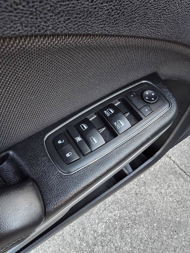 Used 2018 Dodge Charger SXT RWD image 35