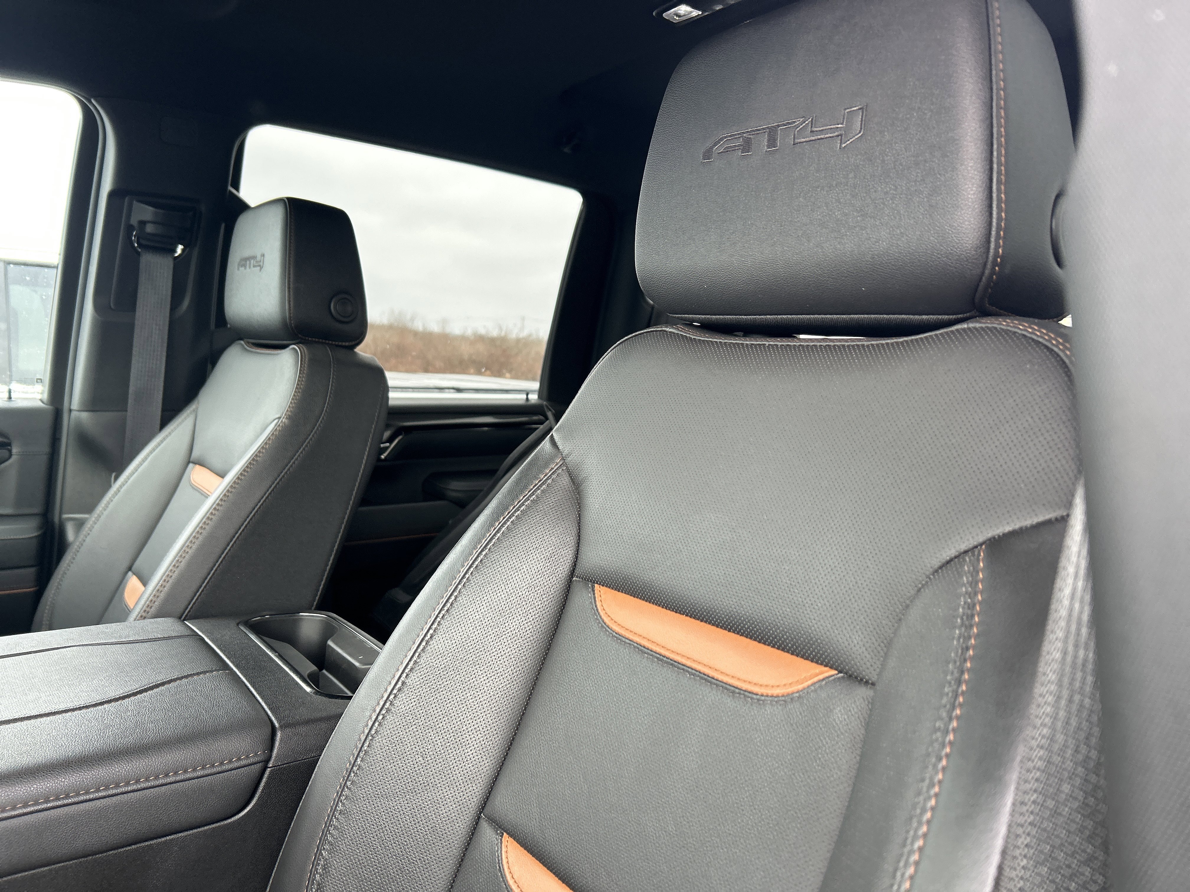 Used 2024 GMC Sierra 2500 AT4 image 12