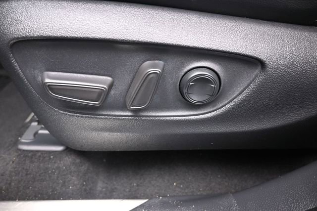 Used 2023 Toyota Highlander Limited FWD image 31