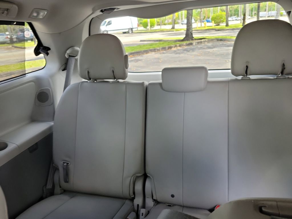Used 2014 Toyota Sienna XLE w/ XLE Premium Package image 16