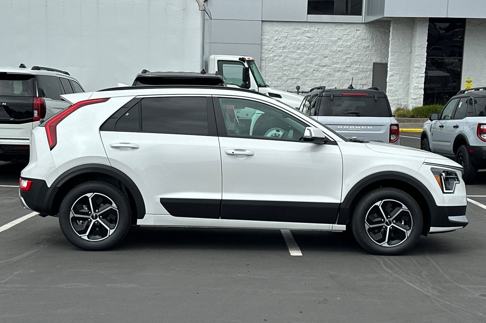 New 2026 Kia Niro EX FWD image 3