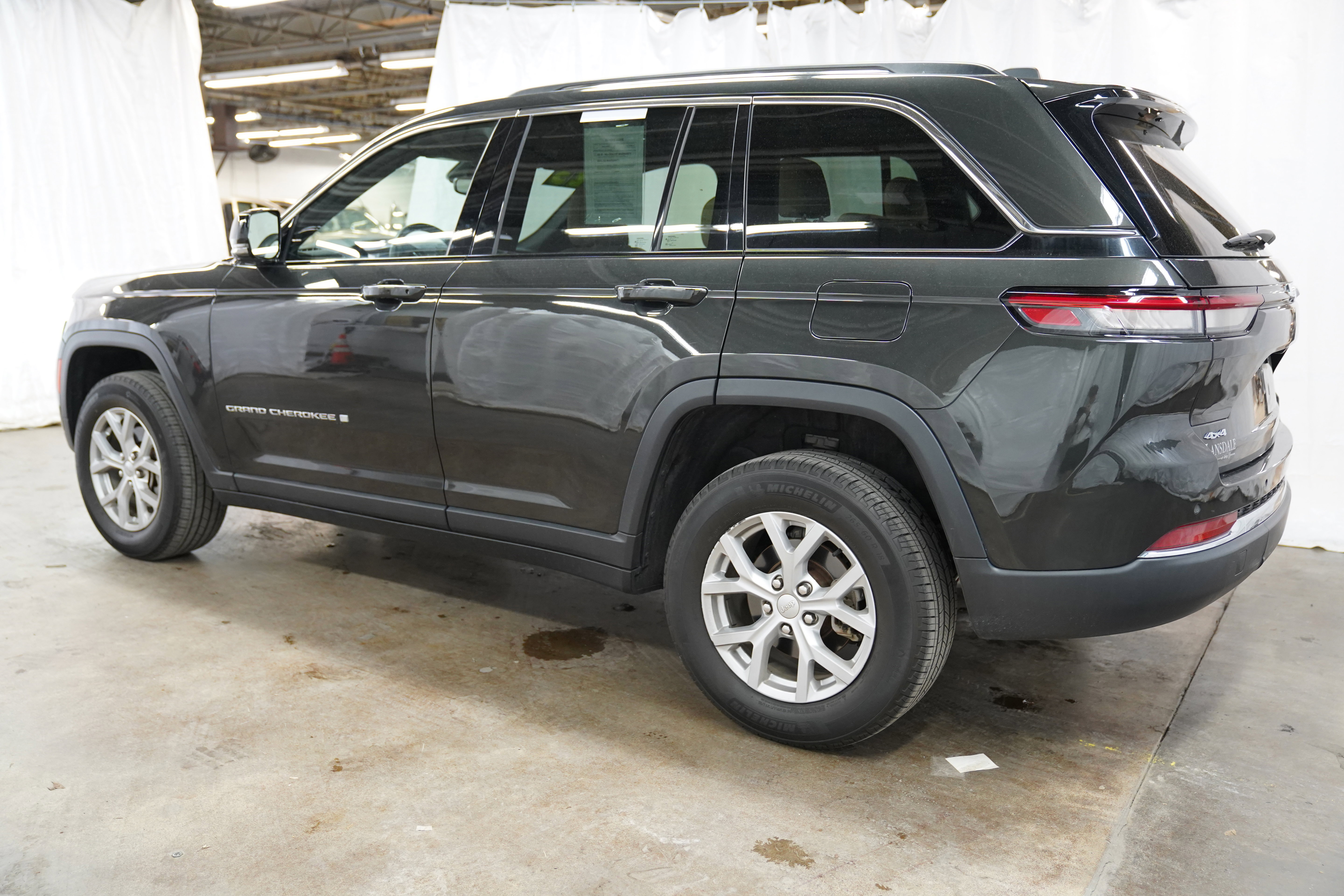 Used 2023 Jeep Grand Cherokee Limited AWD/4WD image 6
