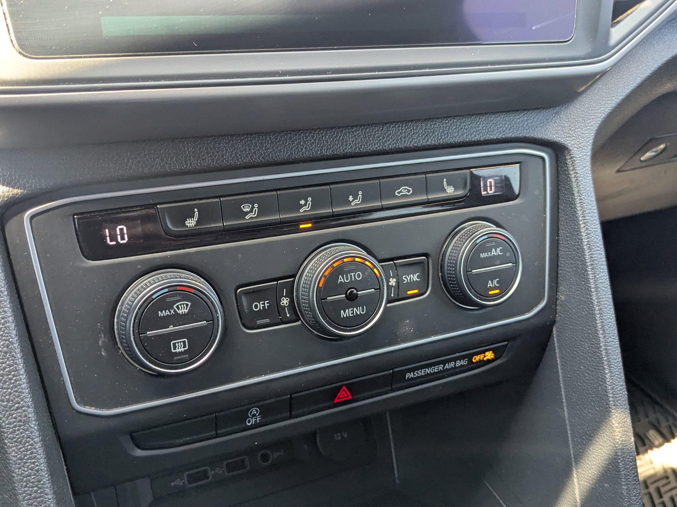 Used 2020 Volkswagen Atlas Cross Sport SE w/ Towing Package image 17