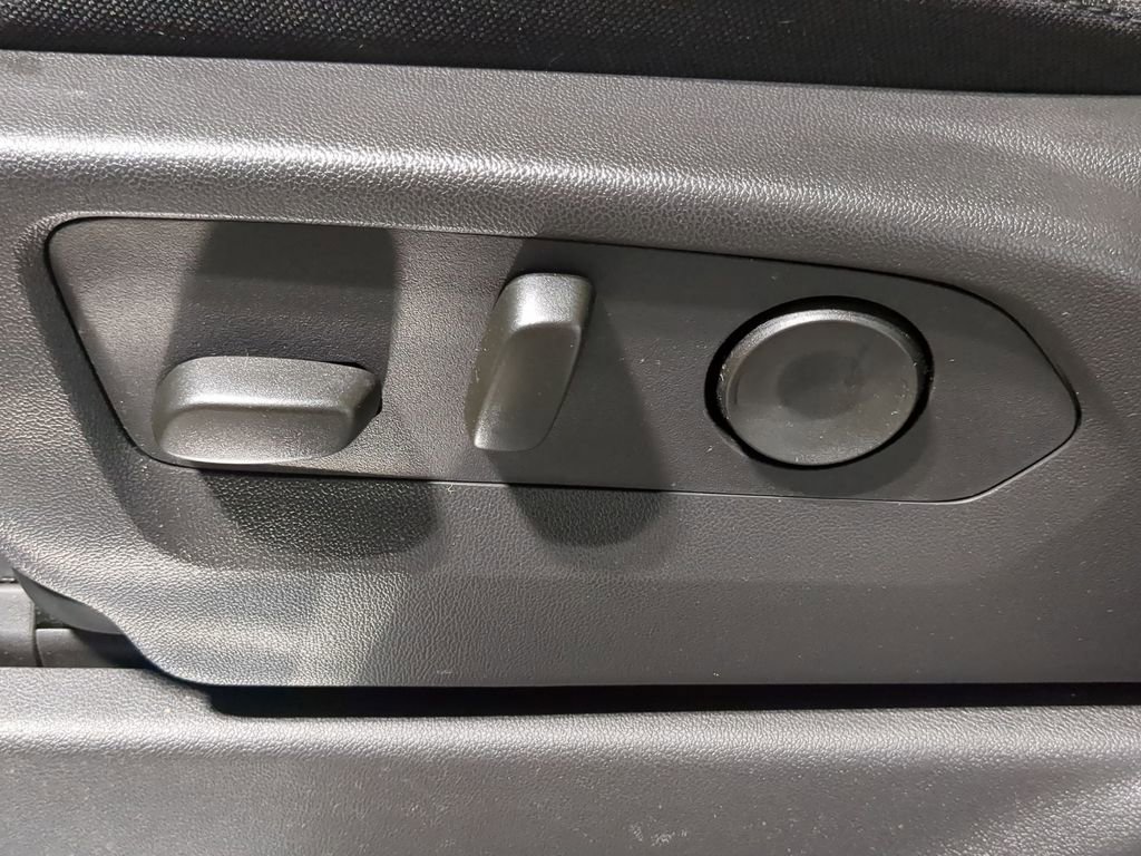 Used 2025 GMC Sierra 1500 Elevation image 24