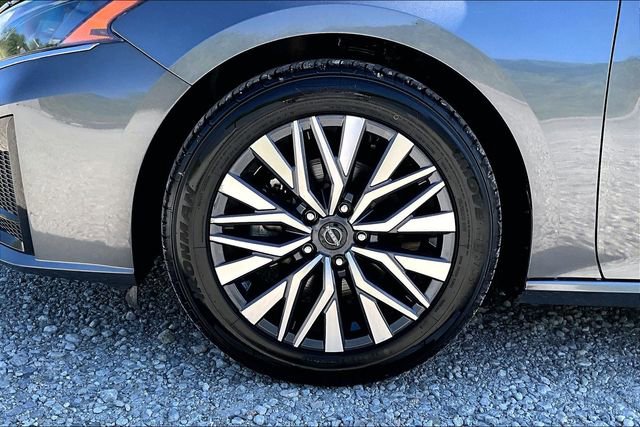 Used 2024 Nissan Altima 2.5 SV FWD image 8