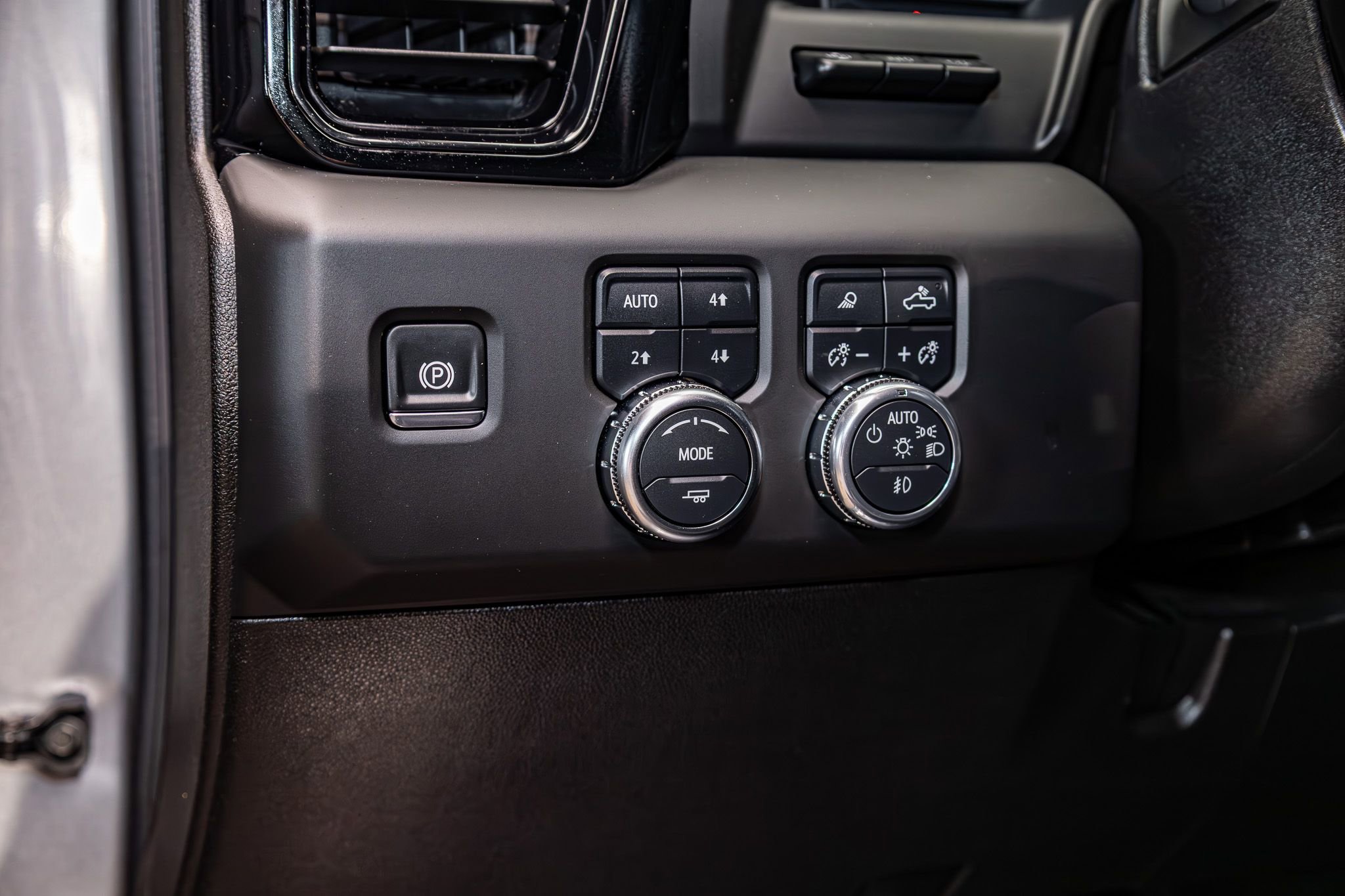 Used 2025 GMC Sierra 3500 AT4 w/ AT4 Premium Plus Package image 20