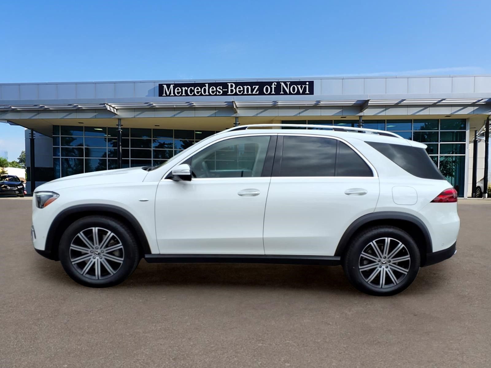 Certified 2025 Mercedes-Benz GLE 450e 4MATIC image 2