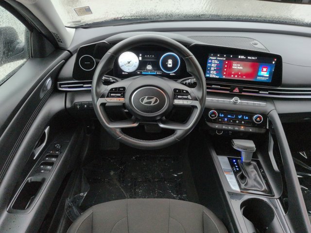 Used 2025 Hyundai Elantra SEL FWD image 14