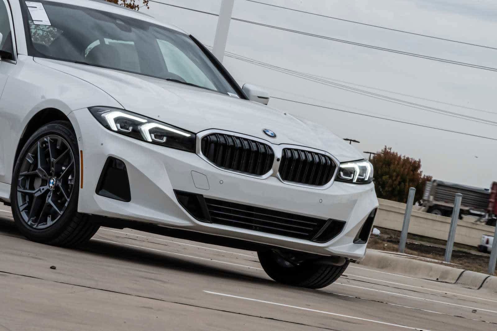 Used 2026 BMW 330i Sedan w/ Premium Package RWD image 3