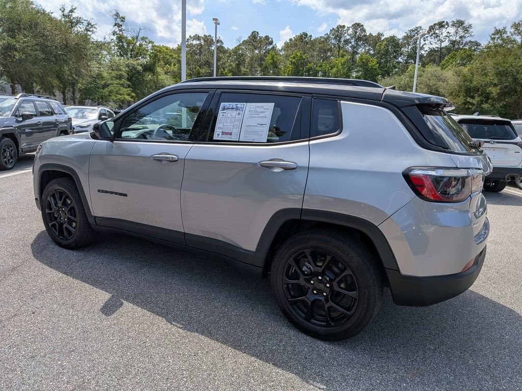 Used 2022 Jeep Compass Latitude FWD image 4