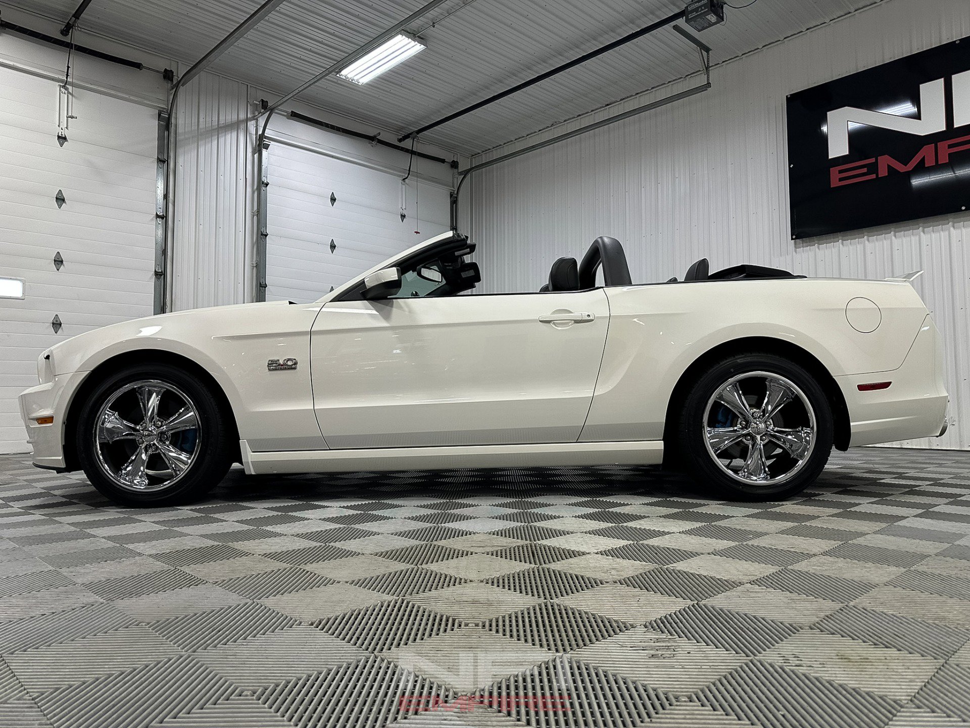 Used 2013 Ford Mustang GT Premium w/ Security Pkg image 27