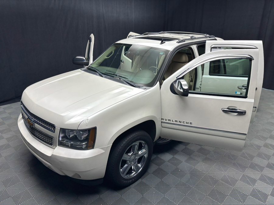 Used 2012 Chevrolet Avalanche LTZ AWD/4WD image 18