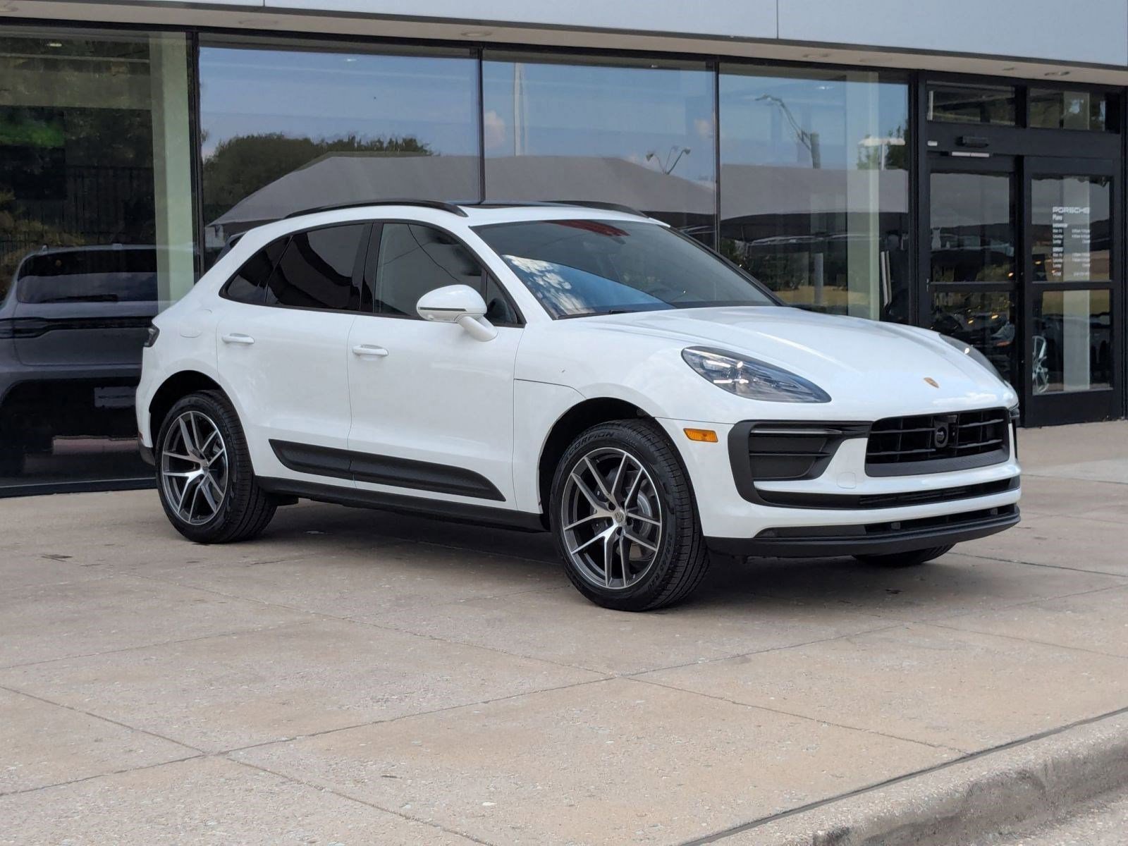 Certified 2026 Porsche Macan AWD/4WD image 7