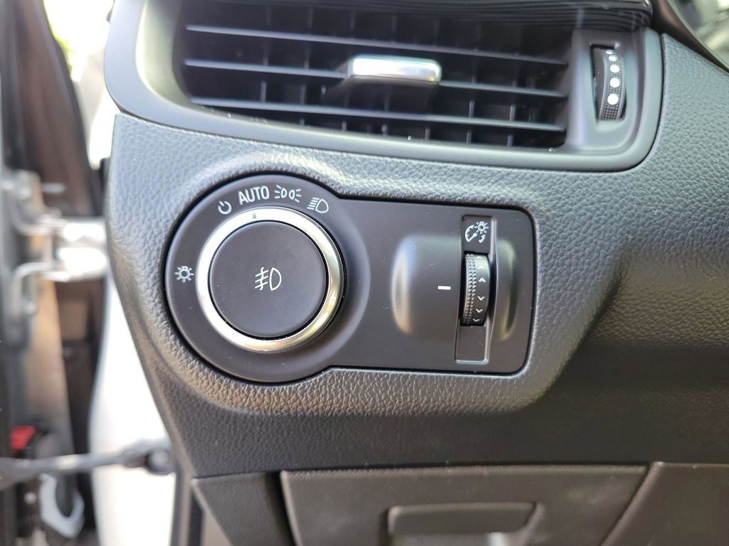 Used 2018 Buick Envision Essence FWD image 24
