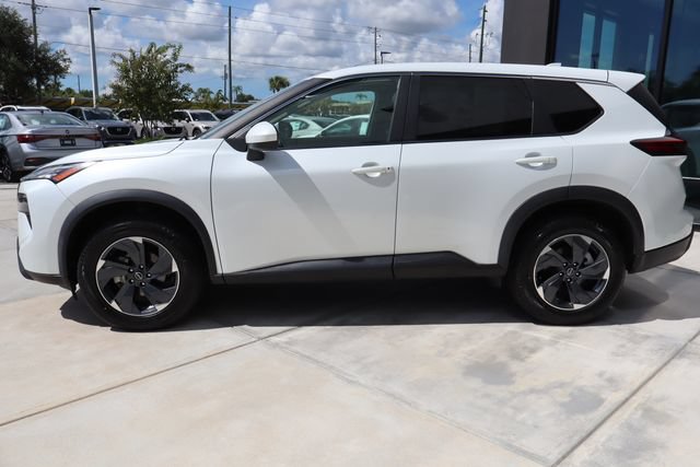 Used 2024 Nissan Rogue SV FWD image 7