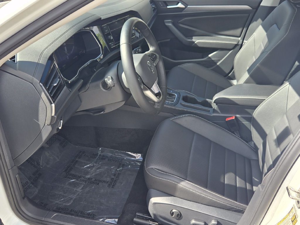 Certified 2024 Volkswagen Jetta SE w/ Panoramic Sunroof Package FWD image 10