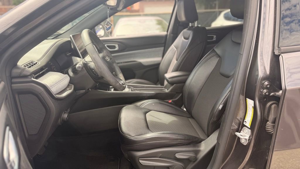 Used 2023 Jeep Compass Latitude image 7