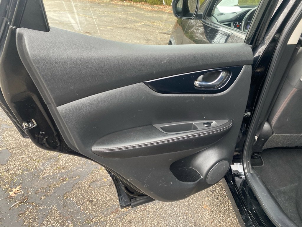 Used 2018 Nissan Rogue Sport SV w/ SV All-Weather Package AWD/4WD image 20