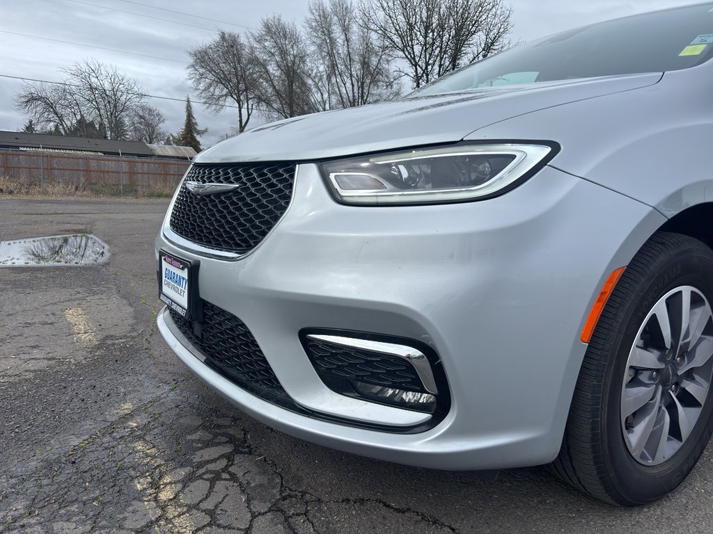 Used 2024 Chrysler Pacifica Select image 5