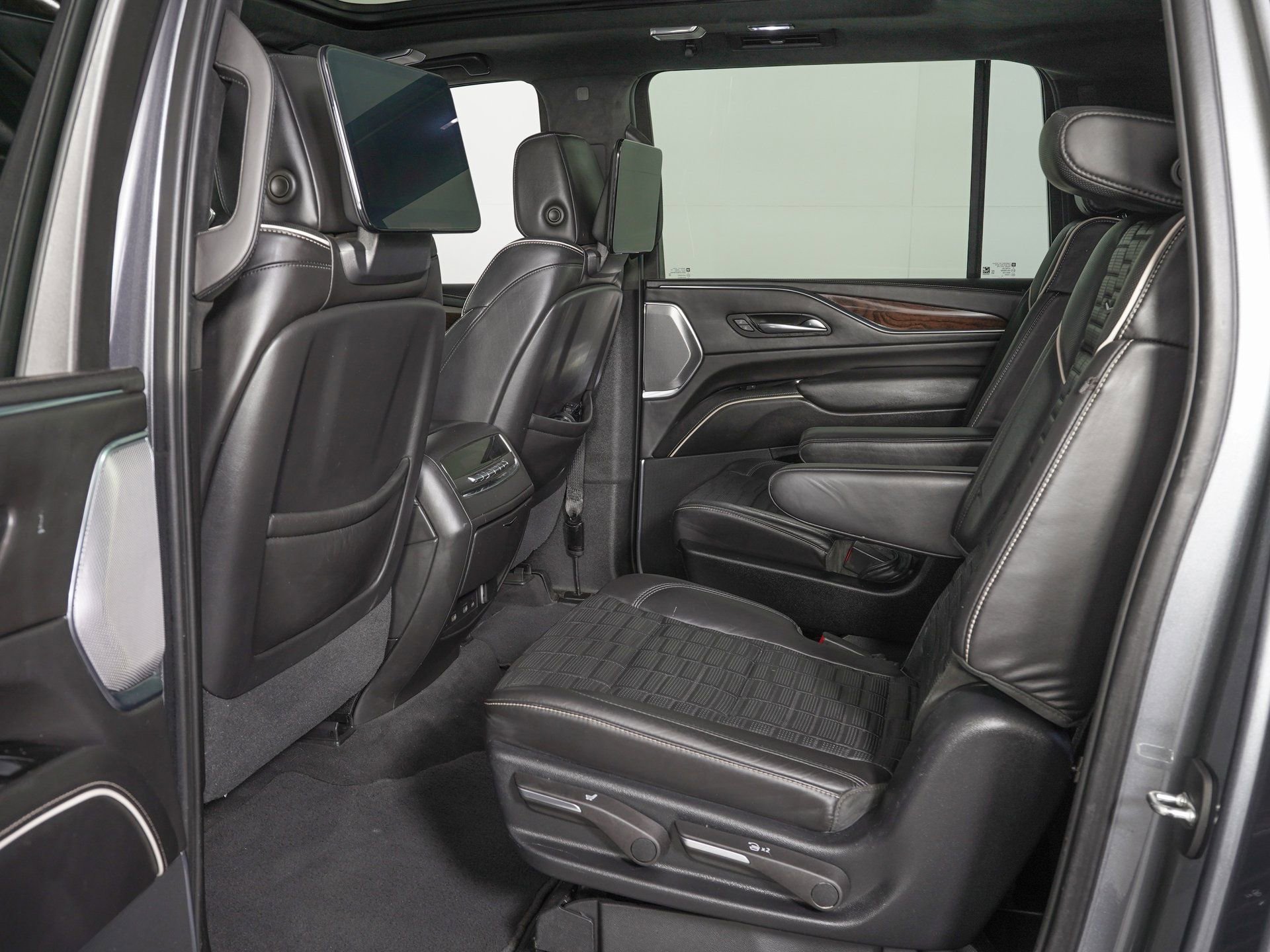 Used 2021 Cadillac Escalade ESV Sport Platinum image 15