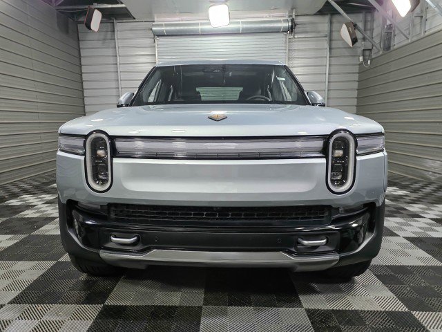 Used 2025 Rivian R1T Adventure image 3