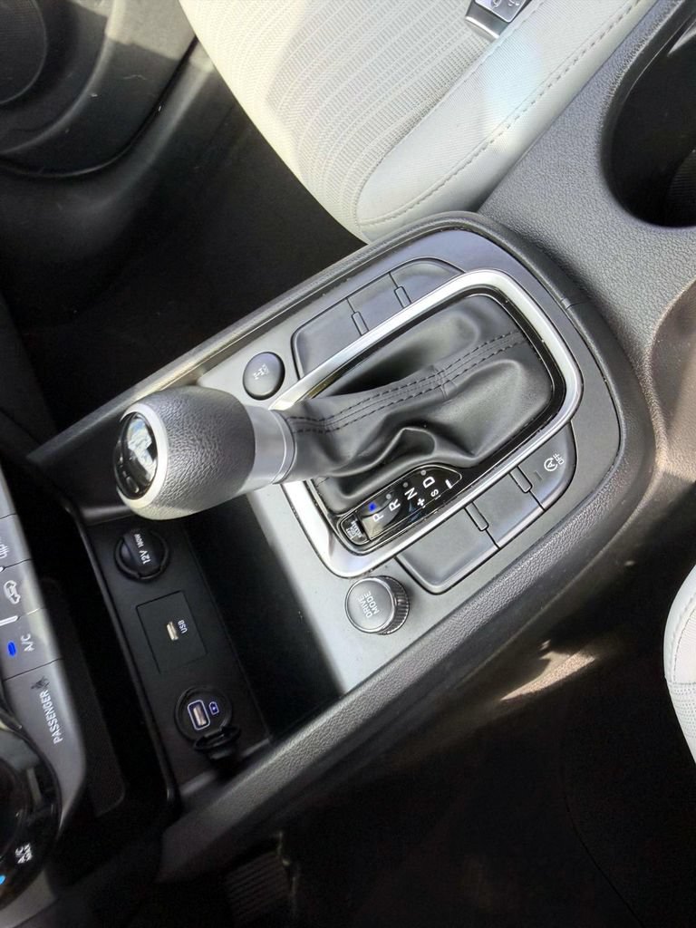 Used 2023 Hyundai Kona SEL AWD/4WD image 21