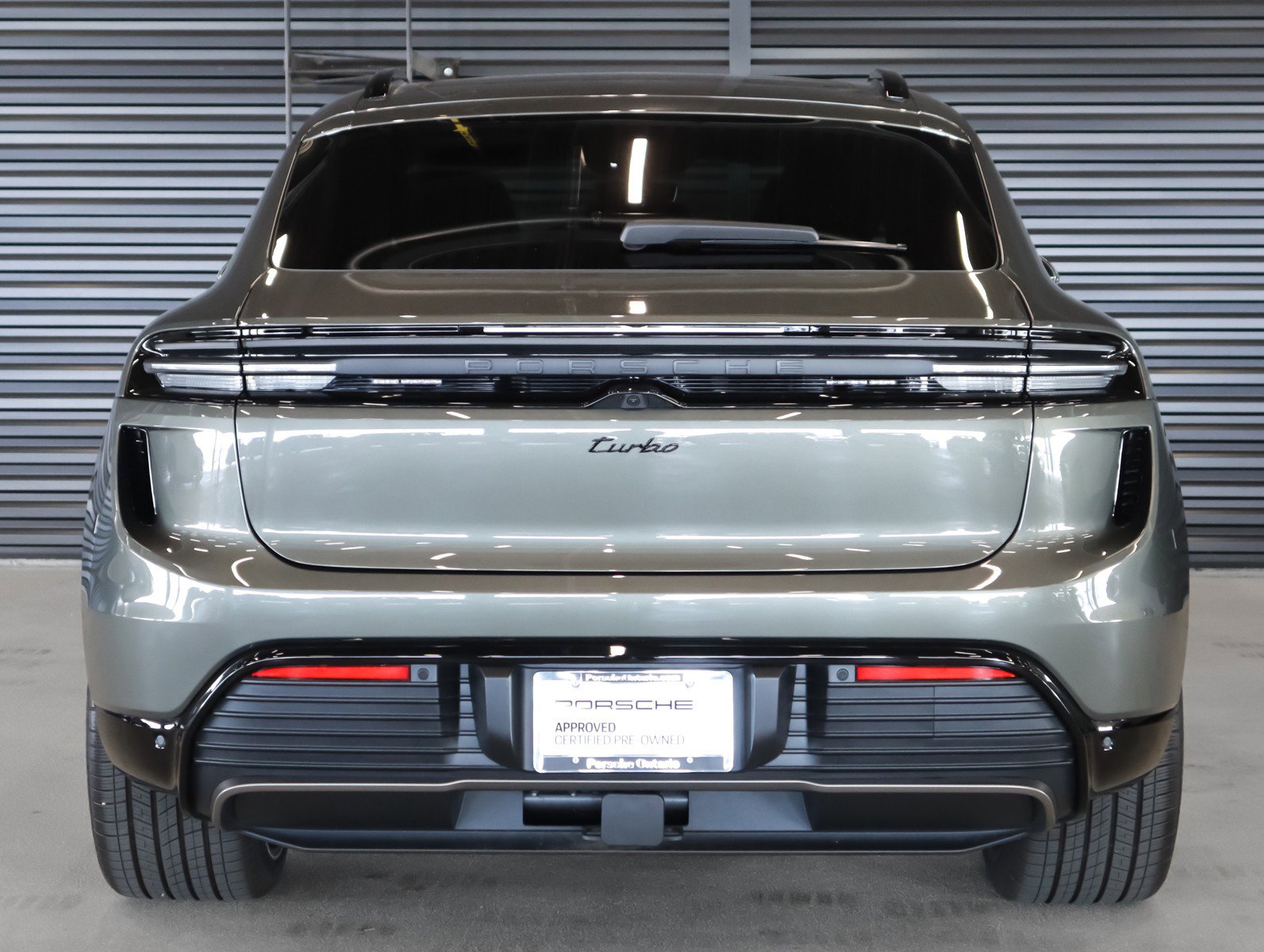 Used 2025 Porsche Macan Turbo Electric AWD/4WD image 9