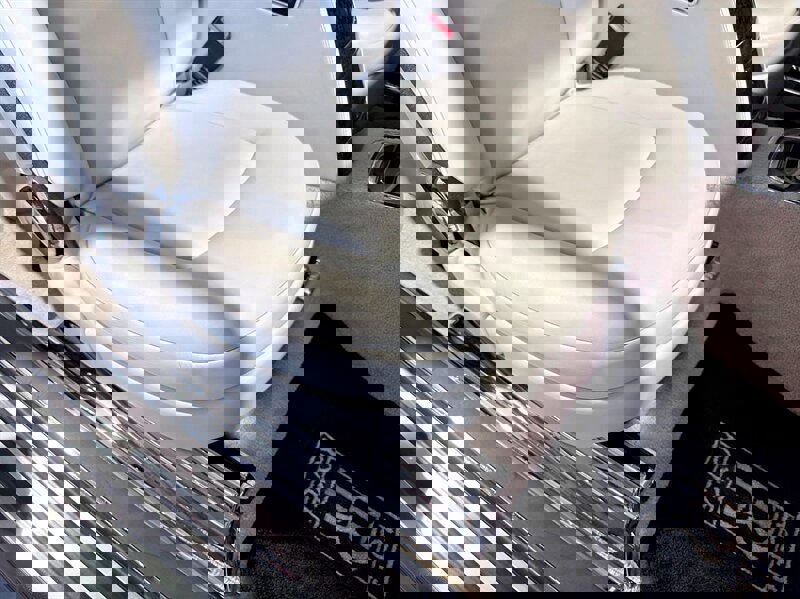 Used 2012 Rolls-Royce Phantom Drophead Coupe image 24