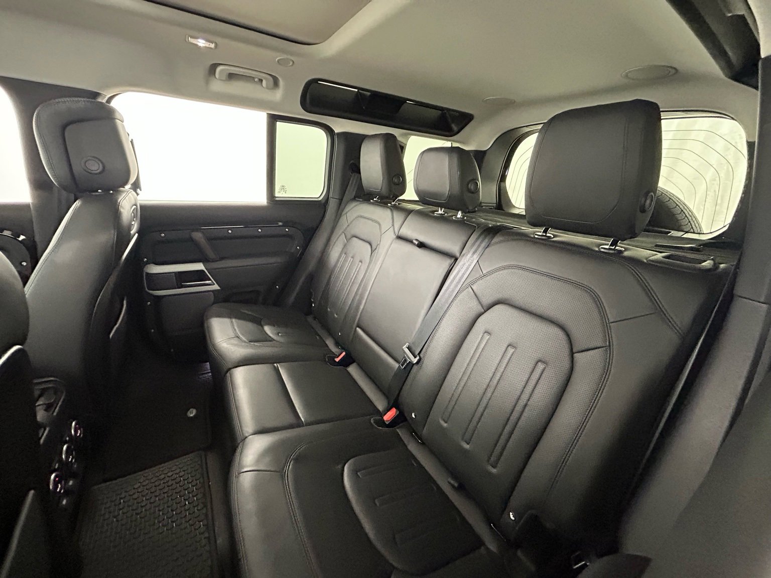 Used 2020 Land Rover Defender 110 HSE image 32