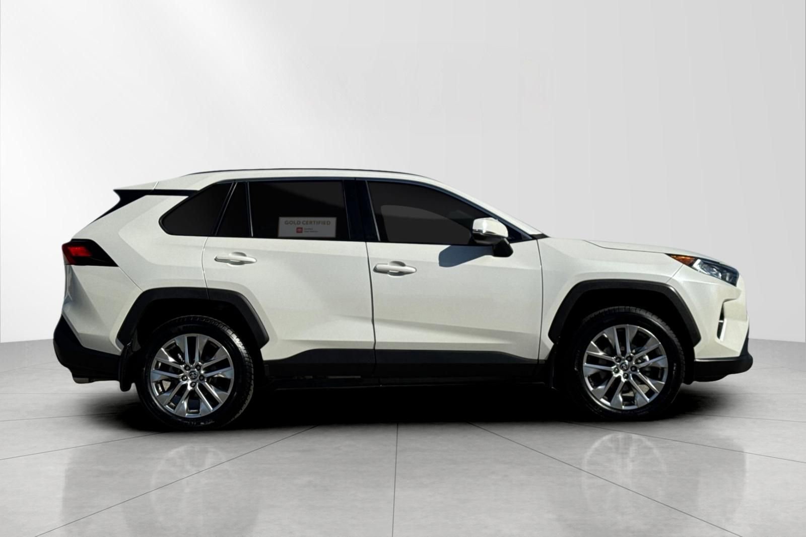 Used 2021 Toyota RAV4 XLE Premium image 3